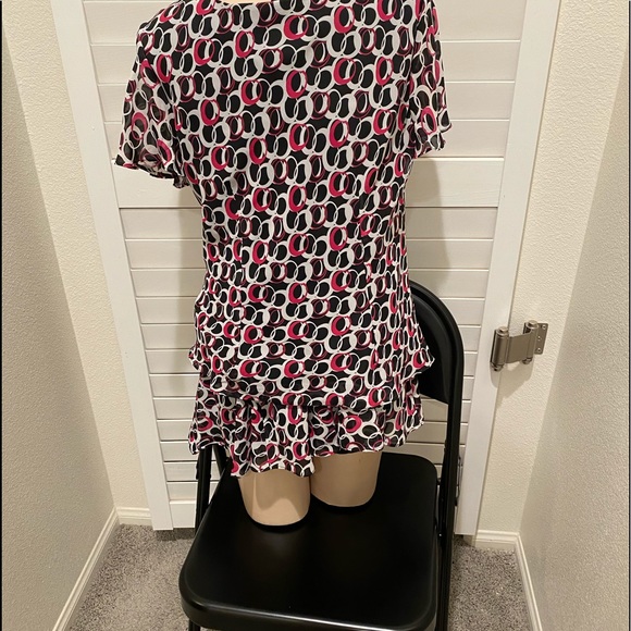 Business or Casual 2pc Blouse and Skirt Set. - Picture 5 of 7